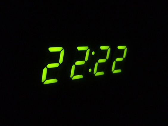 22:22 – що означає збіг цифр на годиннику